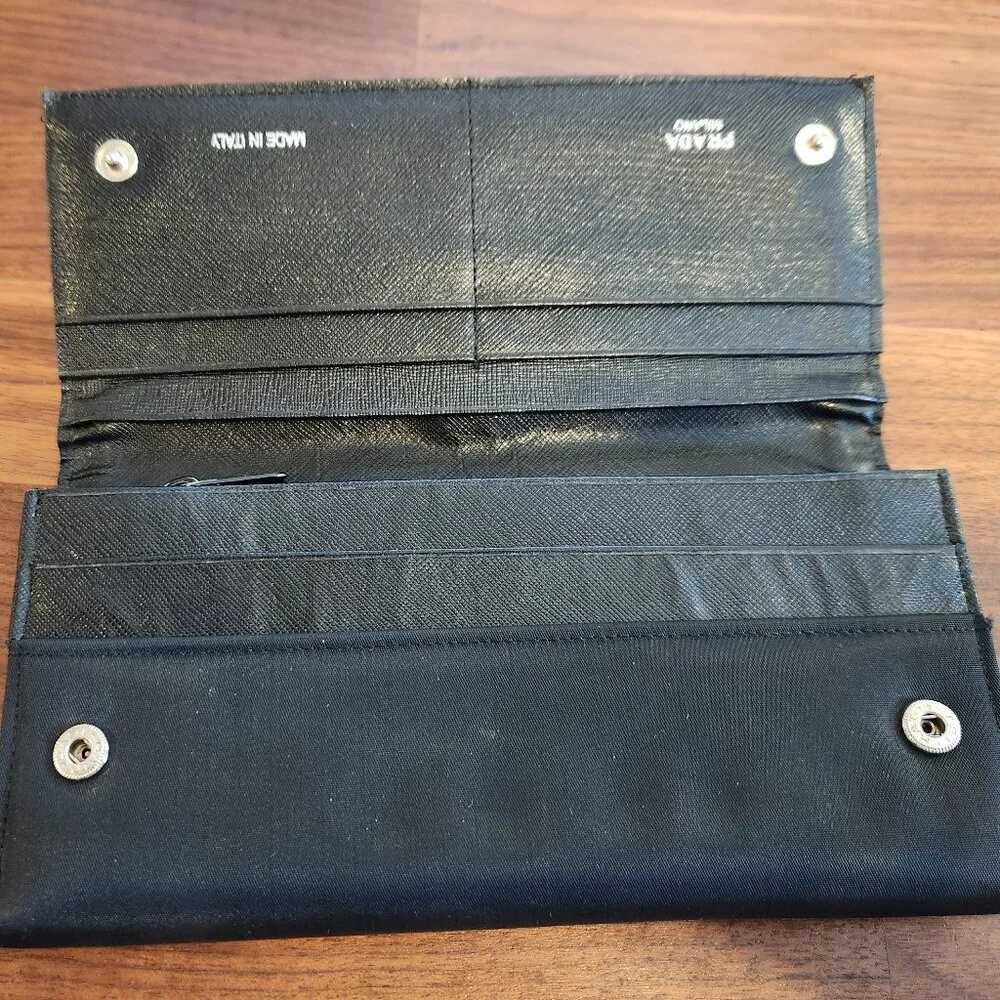 Authentic Prada continental wallet crafted in black Tessuto nylon with signature - Picture 7 of 8